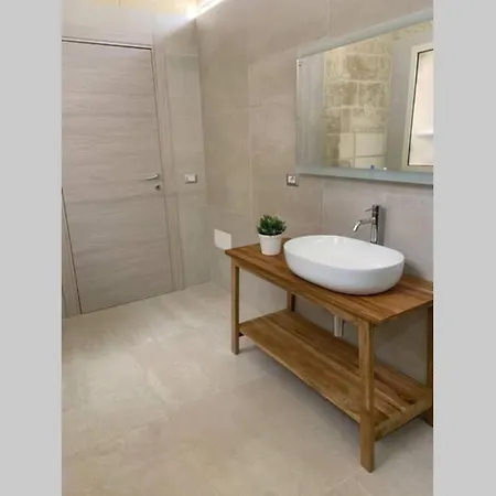 Casa Loca Intera Casa A Due Passi Da Porta San Biagio Nyaraló Lecce